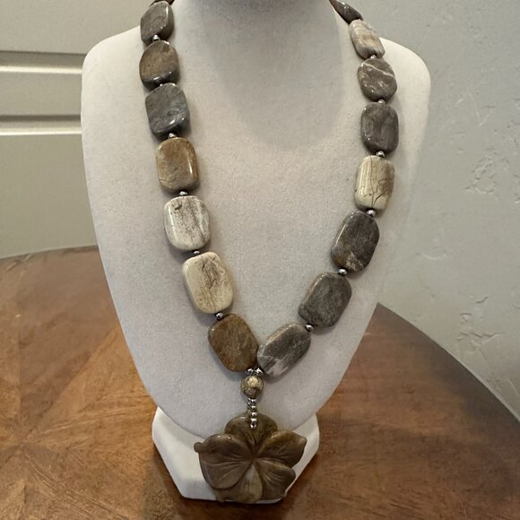 This necklace is a chunky, natural stone necklace with a carved flower pendant - Picture 8 of 10